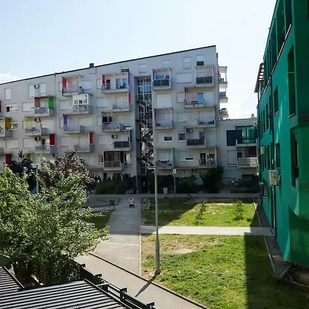 Lovely And Cozy Lena زينيتشا